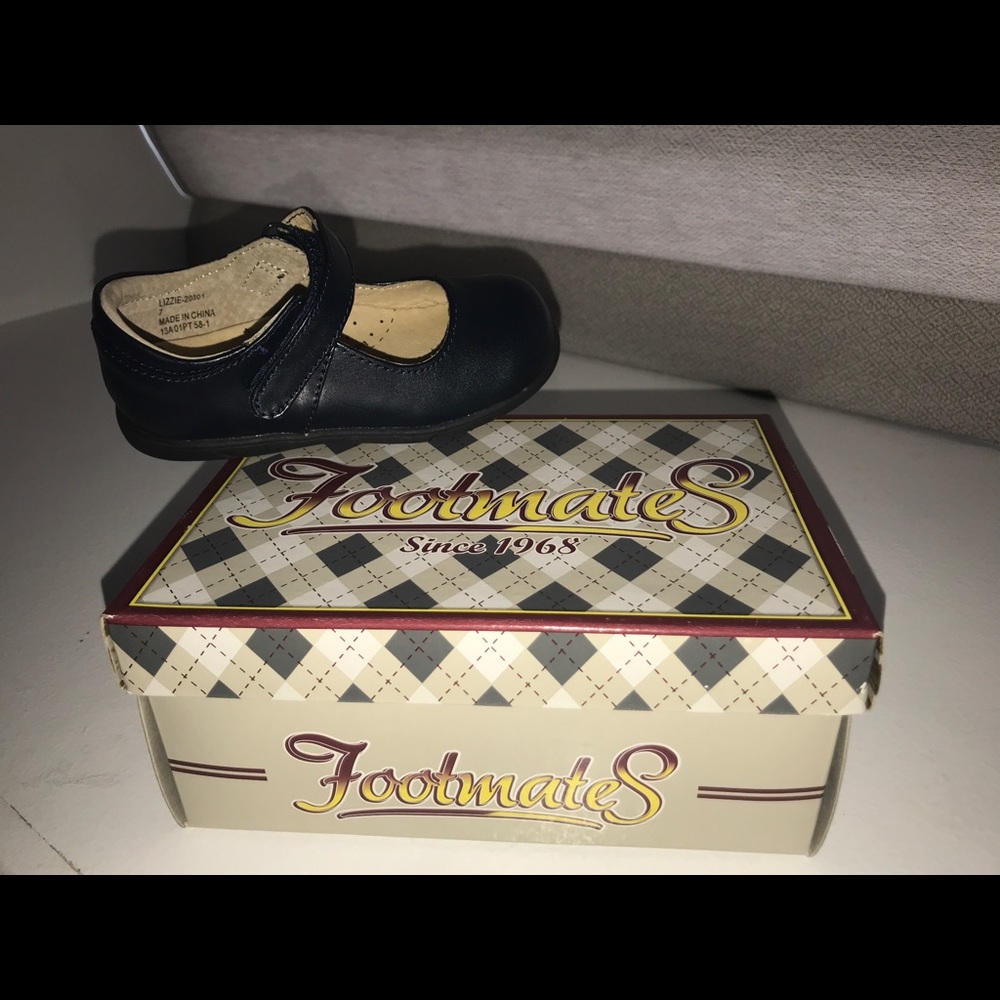 New Toddler Navy “Lizzie” - Mary Janes size 7